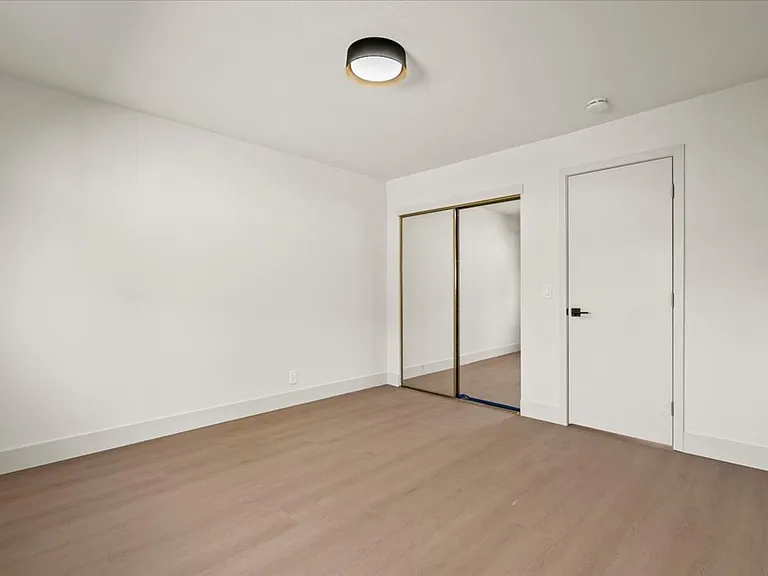 215 W Olive Ave — Photo 13