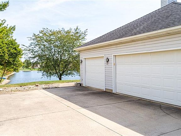 4th image of 635 Fox Lake Dr