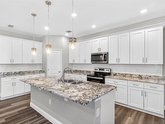 4th image of 801 Pecan Ave