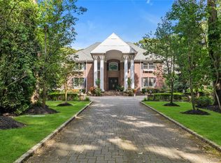 11 Danton Lane N, Lattingtown, NY 11560