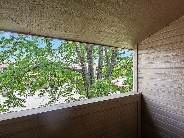 1707 E Walnut Lawn St — Photo 4