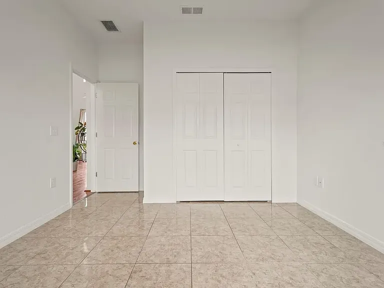 1911 Michigan Ct — Photo 5
