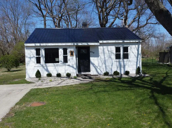 850 E Locust St, Watseka, IL 60970