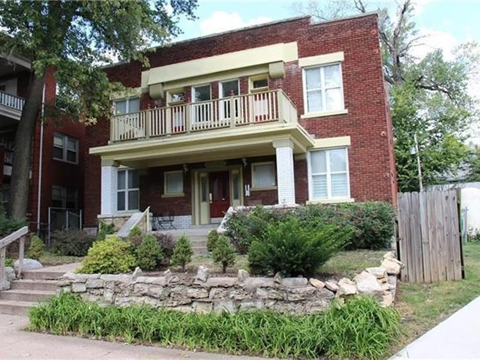 1 Bedroom 1 Bath Apartment For Rent! — Photo 2