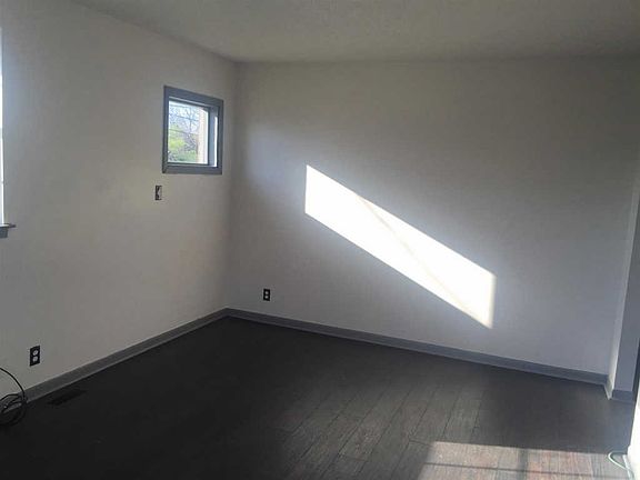 5th image of 703 Jones Park Ct