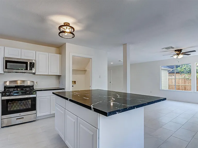 21892 Silver Oak Ct — Photo 14