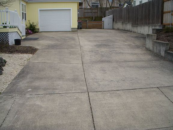 Huge Parking Space with RV Parking