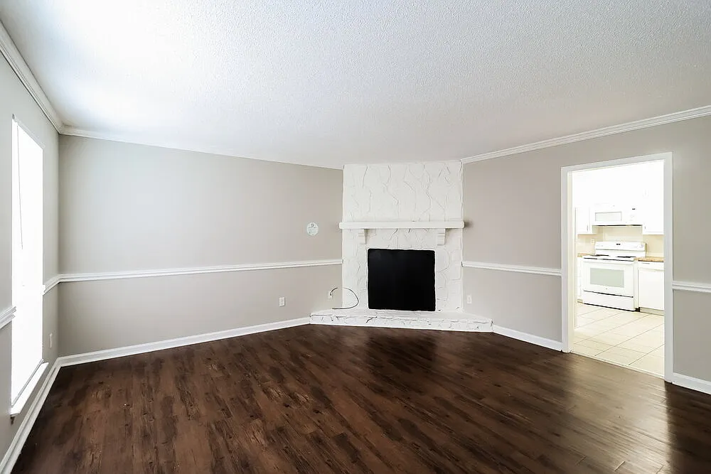 3 bed, 2.0 bath, 1161 sqft, $1,960 — Photo 4