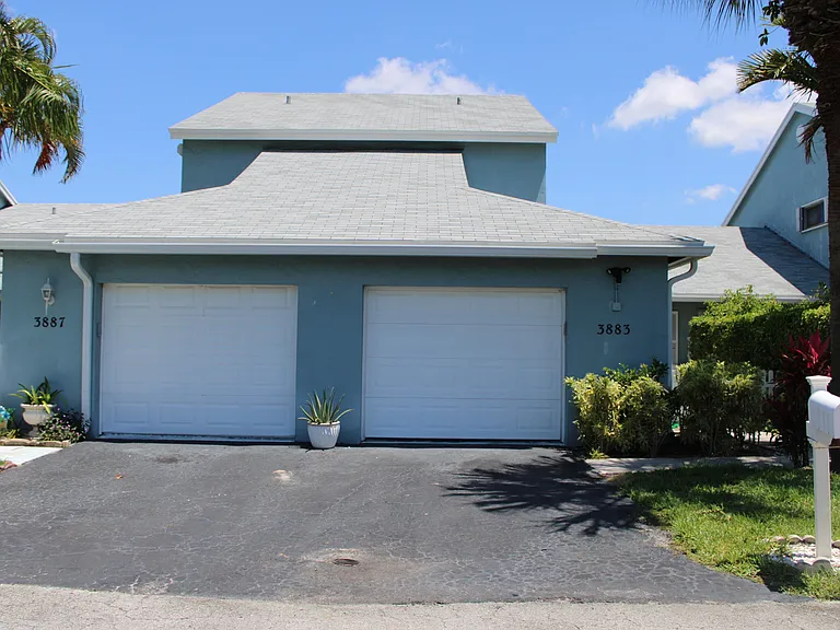 3883 Island Club Cir W — Photo 3