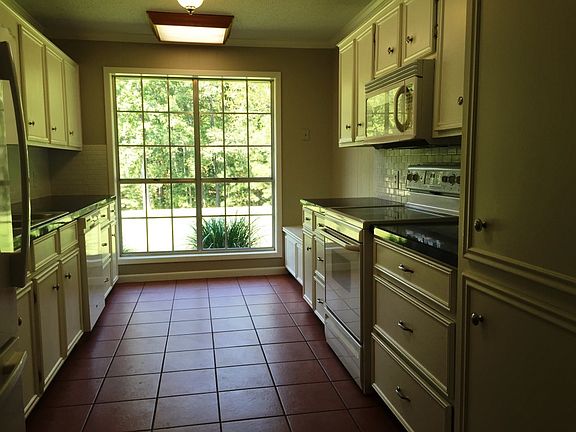 3rd image of 217 Wildwood Dr