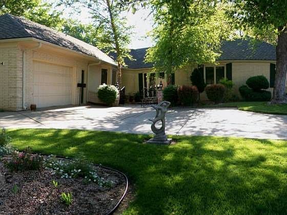 1st image of 2704 Derenda Dr