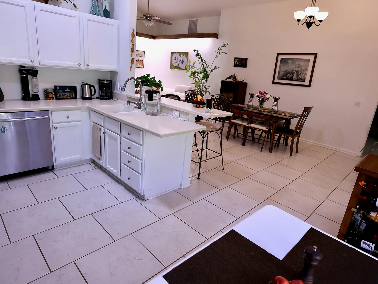 3 bed, 2.0 bath, 1378 sqft, $4,500 — Photo 3