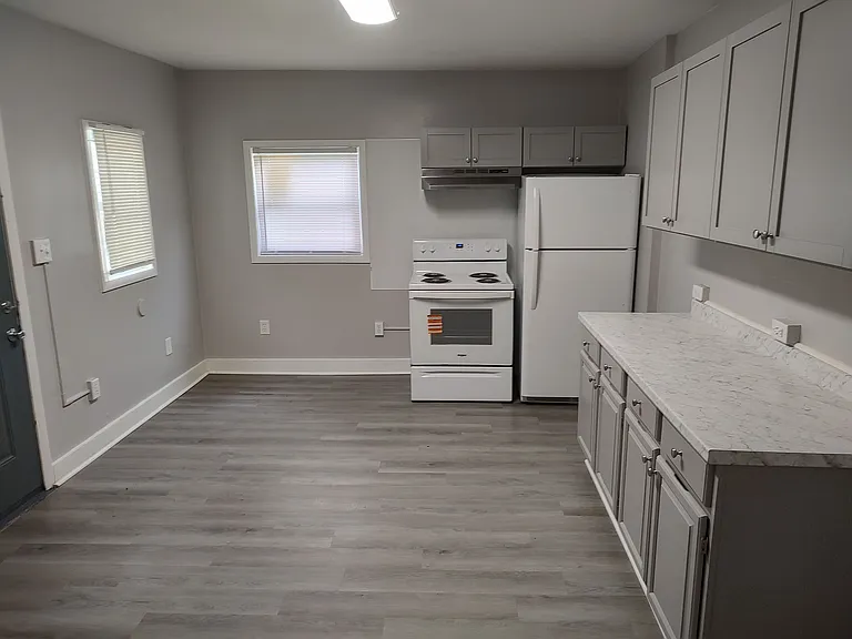 141 E College Ave — Photo 4
