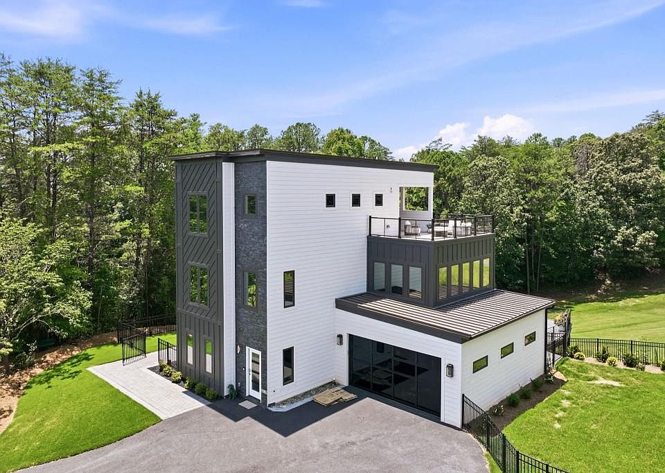 1st image of 84 Schwarzwald Strasse