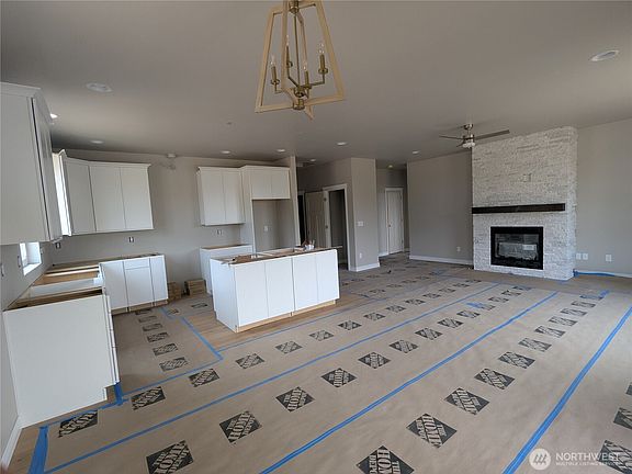 4th image of 4485 Blackstone Way