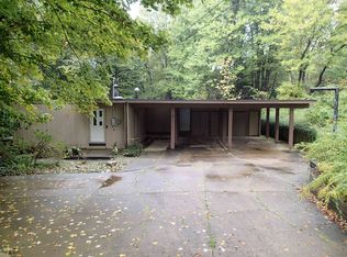 2414 Armstrong Dr, Wooster, OH 44691