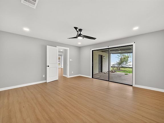 4th image of 4403 Botany Ln