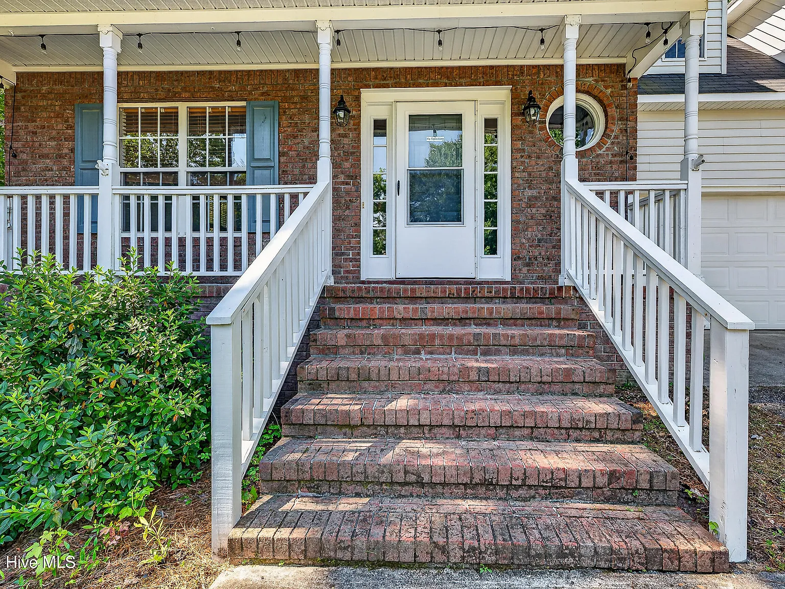 4 bed, 2.5 bath, $1,950 — Photo 4