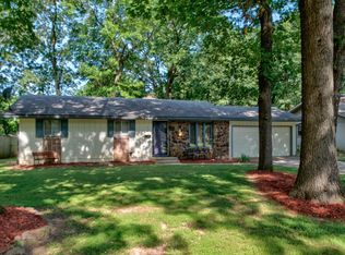 825 S Devonshire Dr, Springfield, MO 65802