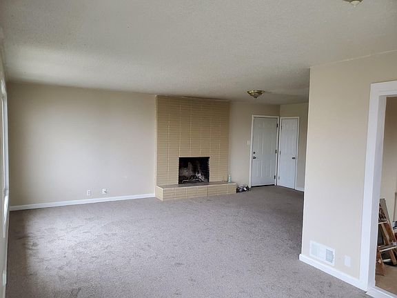 3rd image of 527 Westmoor Ave