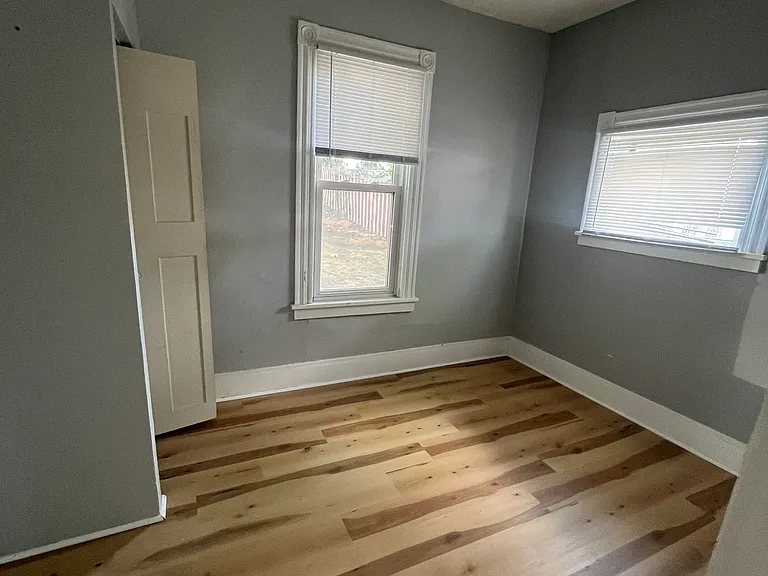 129 E Market St — Photo 8