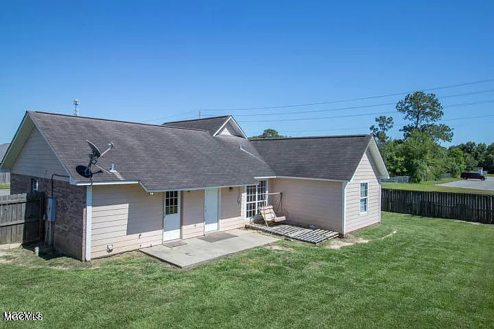 12004 Harmony Cir — Photo 10