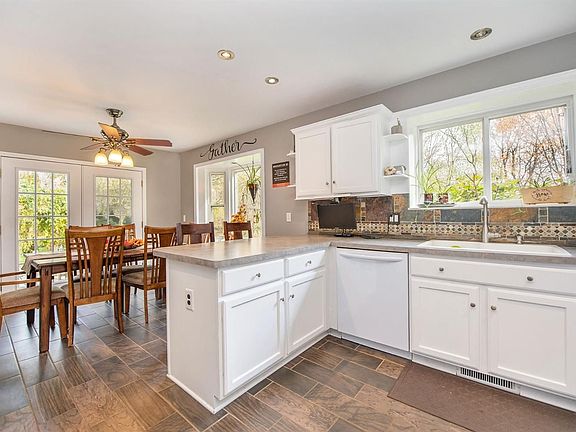5th image of 159 Woodland Way
