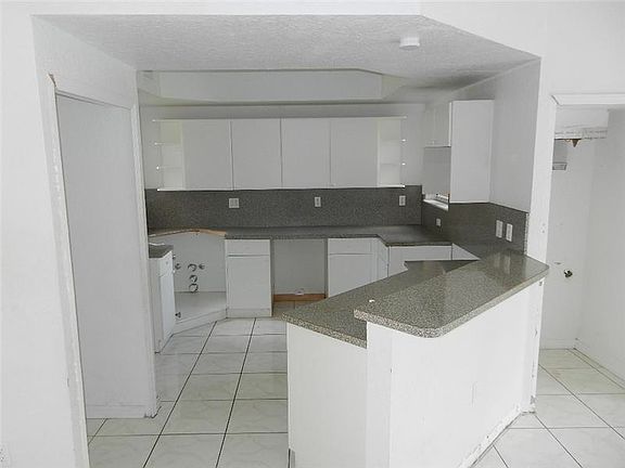 3rd image of 676 SW 7th Ter