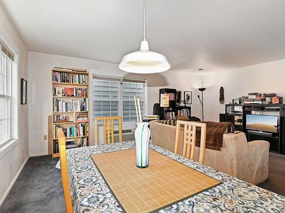 5th image of 60 Chestnut Ave APT 1A