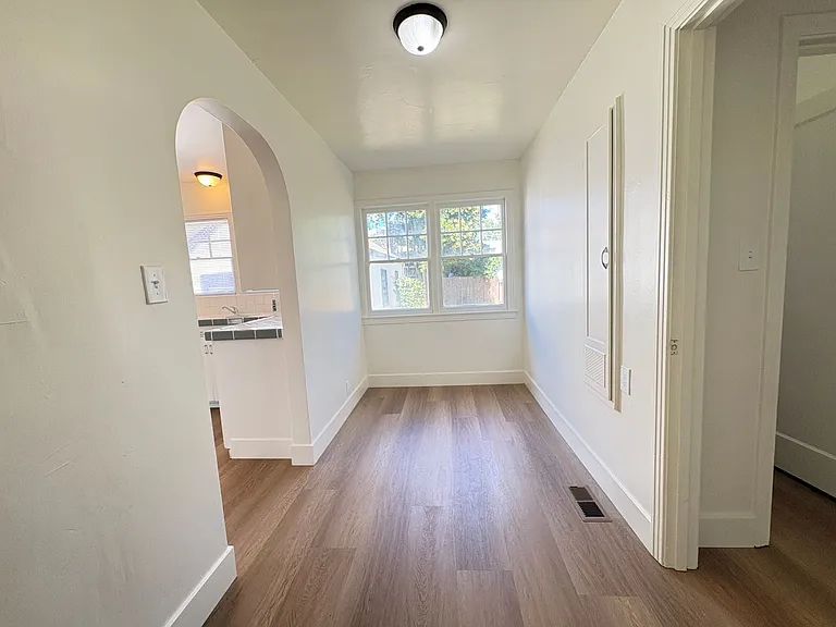 11 S Hutchins St — Photo 14