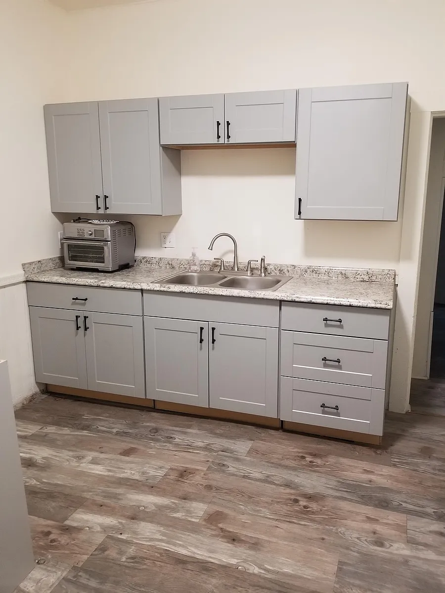 Building Photo - 10 N Touchet St #1