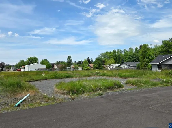 1220 49th Ave, Sweet Home, OR 97386