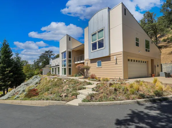 2488 Snow Ln, Redding, CA 96003