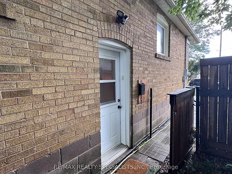 131 Searle Ave #BASEMENT — Photo 3
