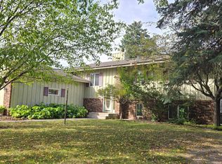 1575 McClung Dr, Arden Hills, MN 55112