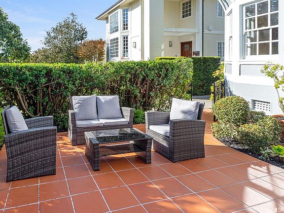 5th image of 33 Santa Monica Way