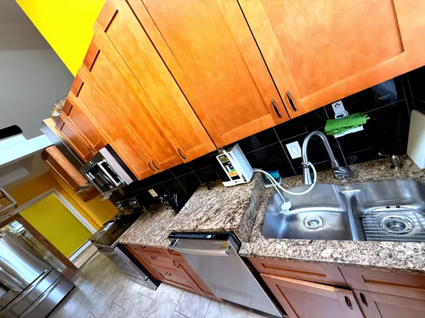 (undisclosed Address), Dix Hills, NY 11746