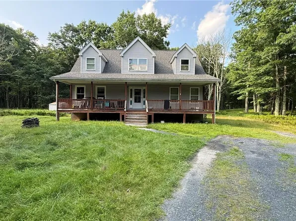 1115 Snowshoe Ct, Bushkill, PA 18324