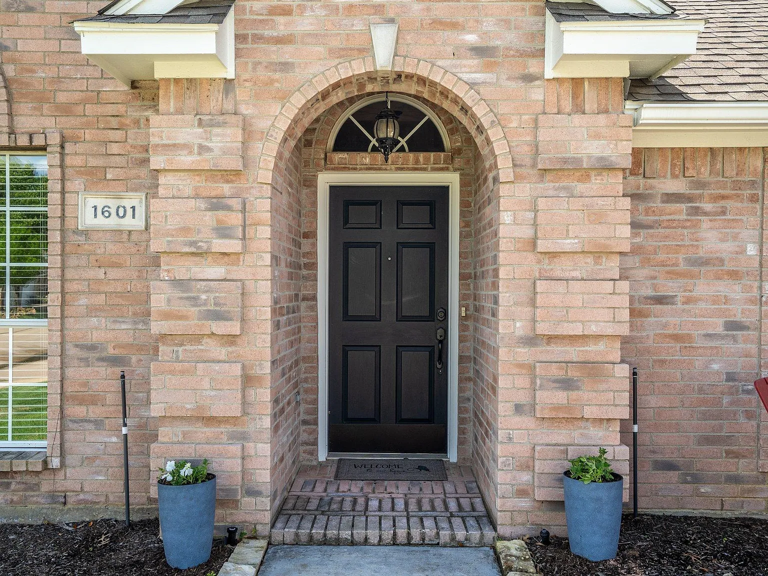 3 bed, 2023 sqft, $3,000 — Photo 2