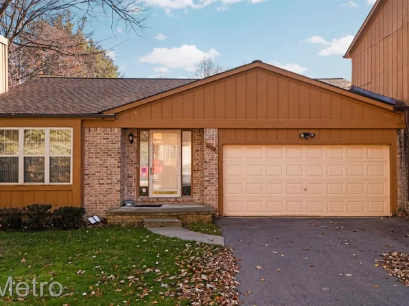 20903 Antique Ct, Southfield, MI 48075