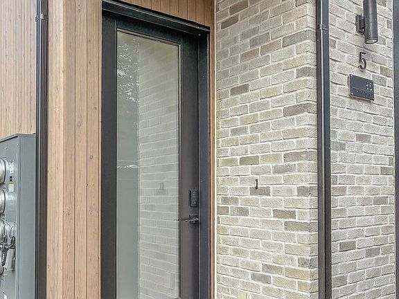 4th image of 1911 Broadway St #5