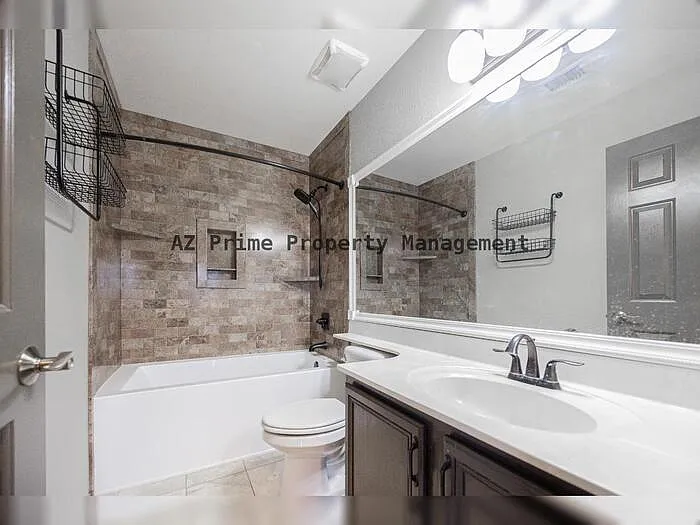 868 W Tremaine Ave — Photo 24