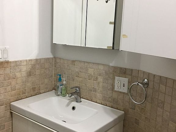 5th image of 52 Macdougal St APT 1B