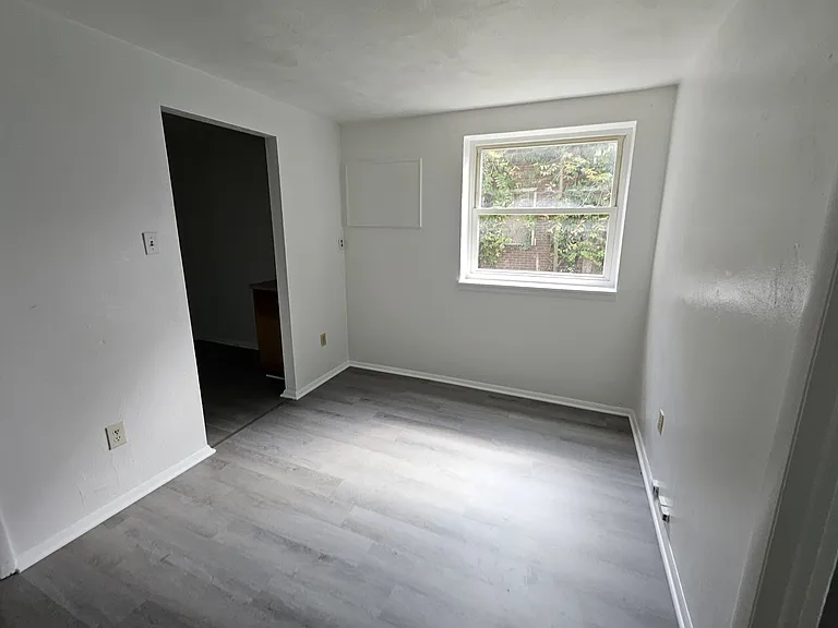 1023 Wallace Ave #4 — Photo 4