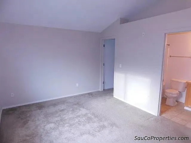 8646 NE Hyde Park Ln — Photo 10