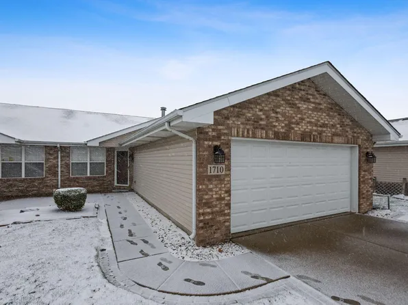 1710 Golden Oak Dr, Crown Point, IN 46307