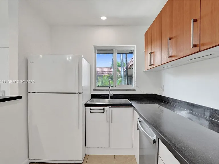 3050 NE 5th Ter #13 — Photo 13