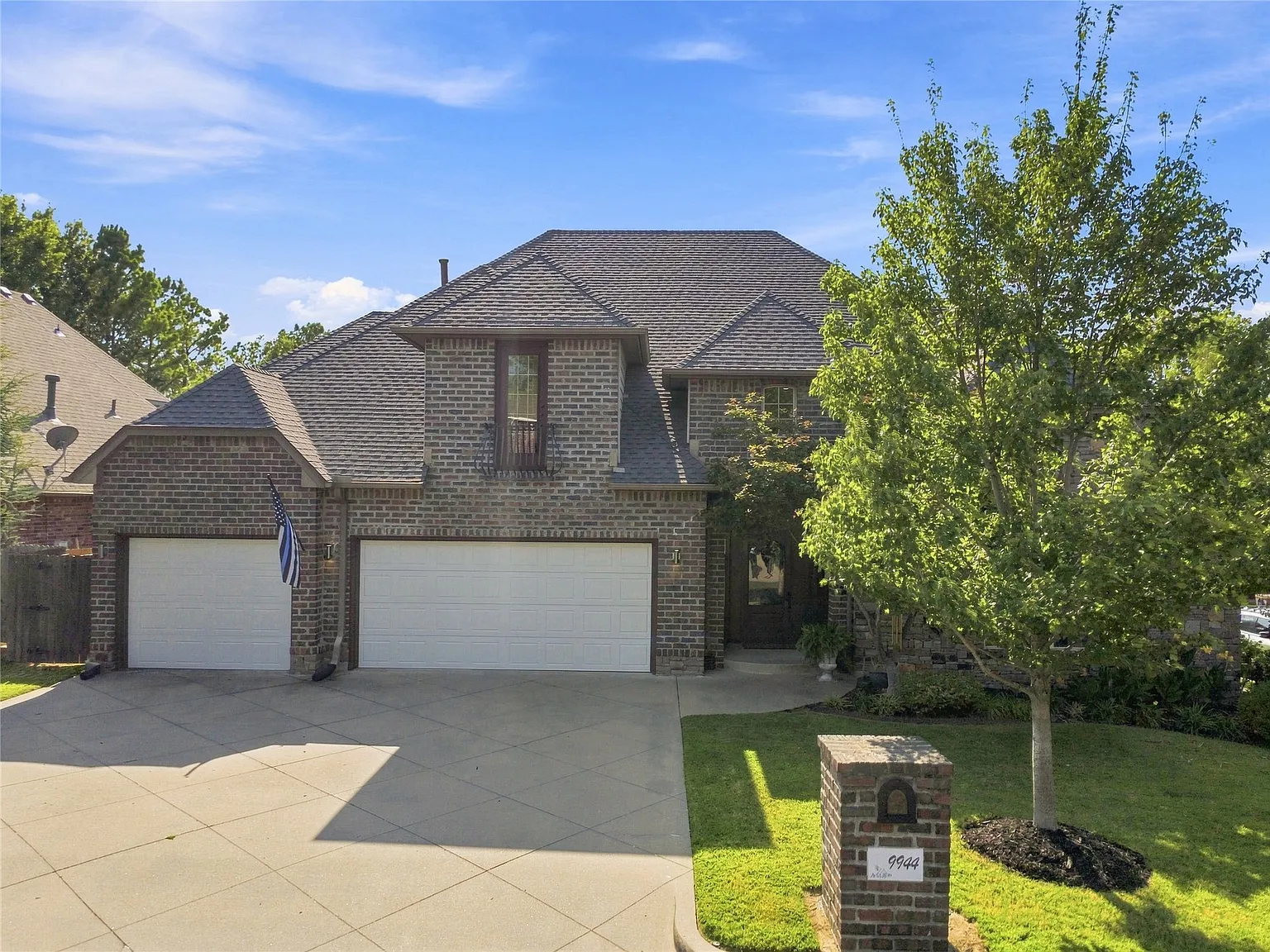 5 bed, 3.5 bath, 4373 sqft, $4,200 — Photo 2