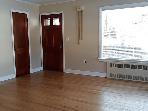 5th image of 18 N Belmont Cir