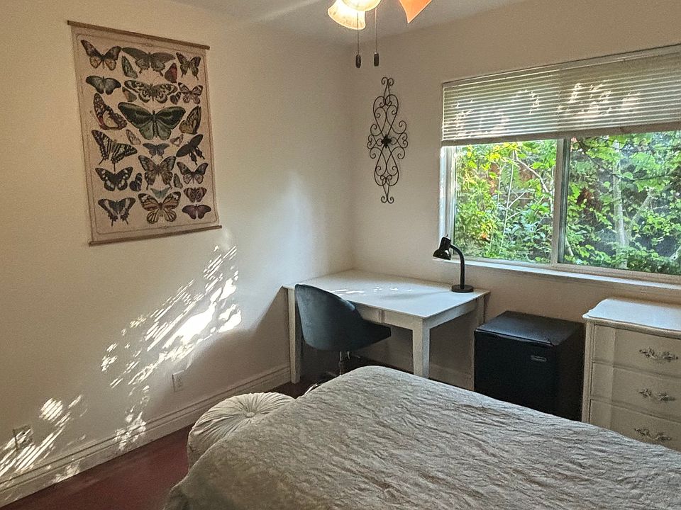 2nd image of 2421 Johnson Pl